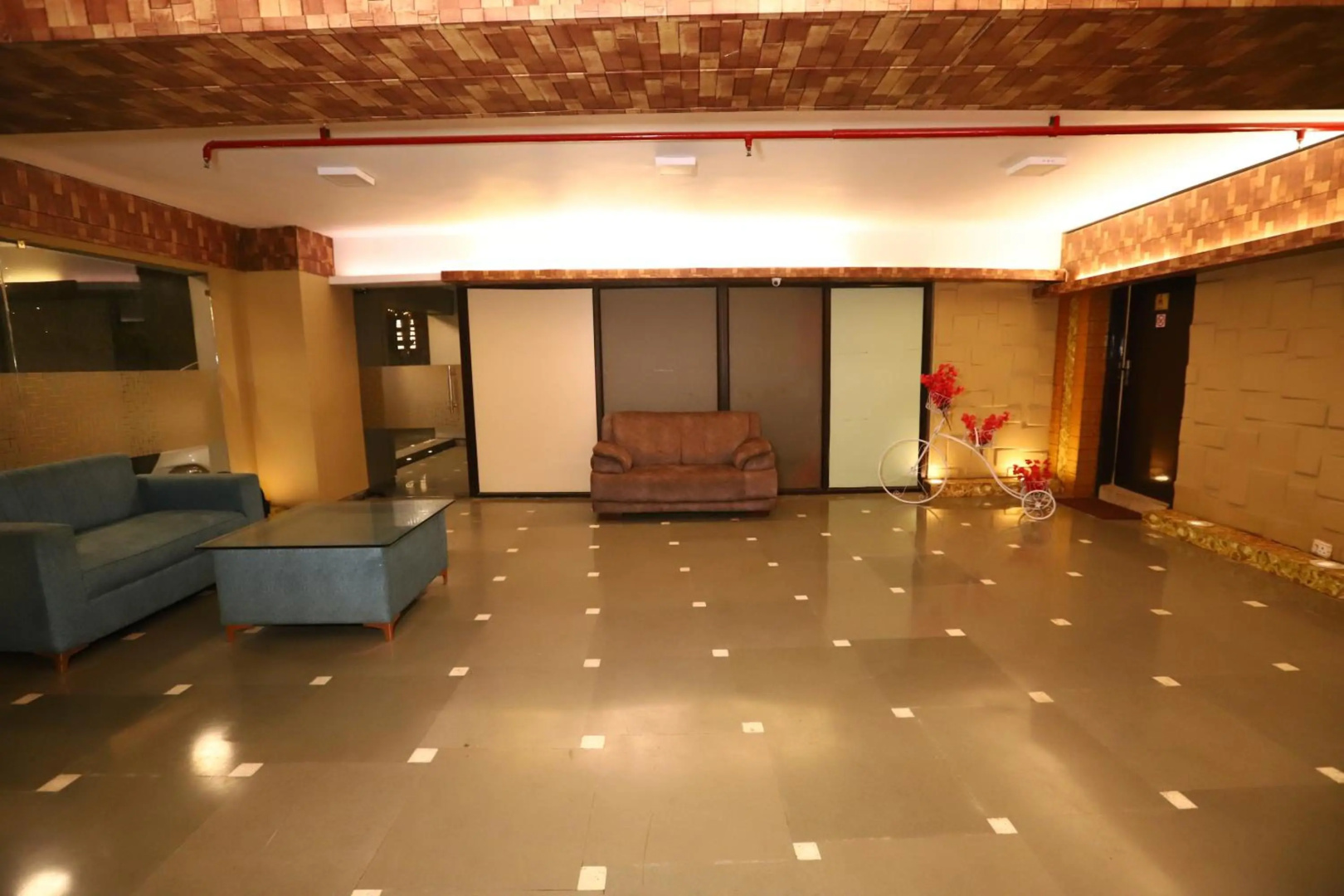 Foto - Hotel Palm Grand Naraina New Delhi - Couple Friendly Local IDs Accepted