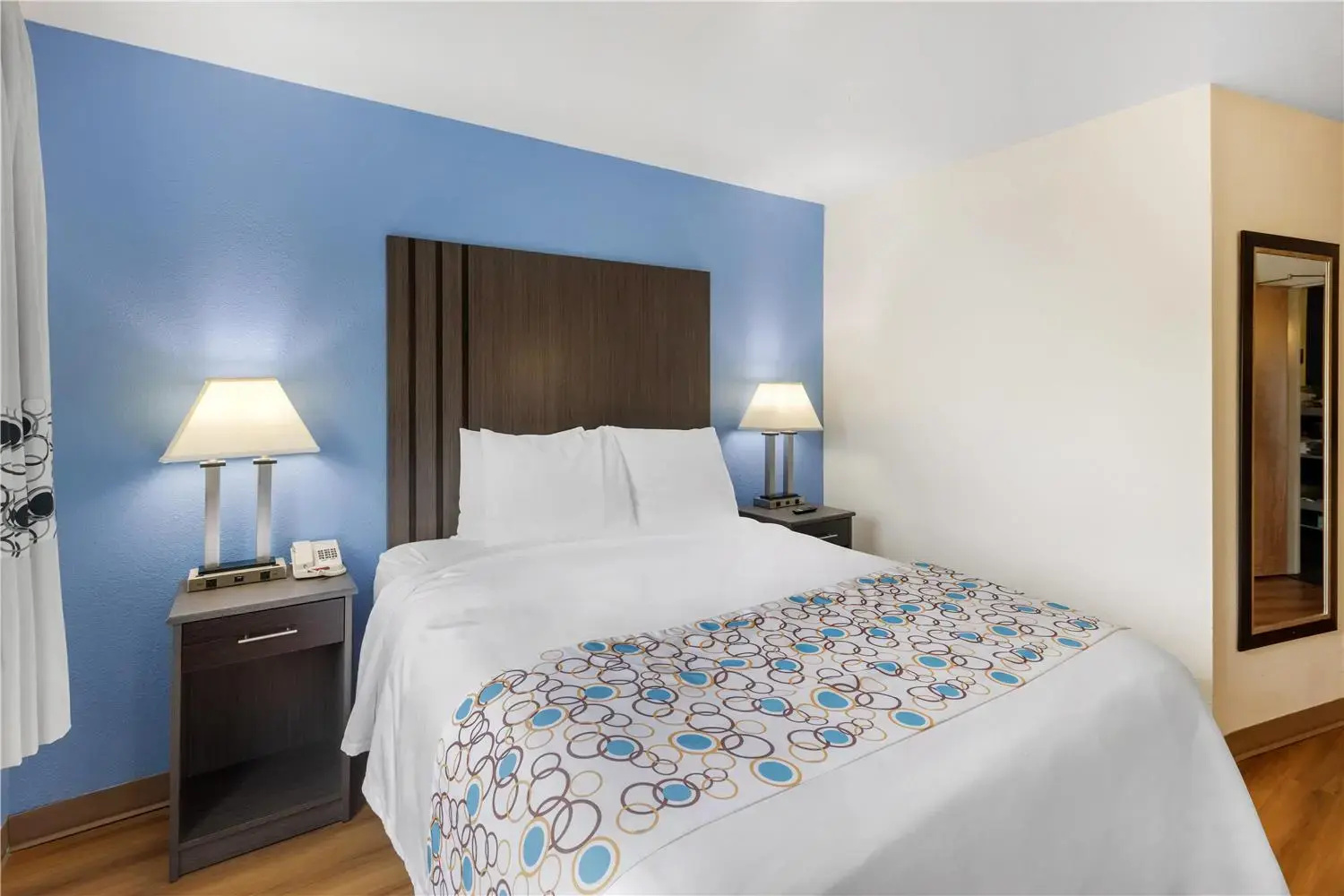 Photo - SureStay Plus By Best Western Niagara Falls East