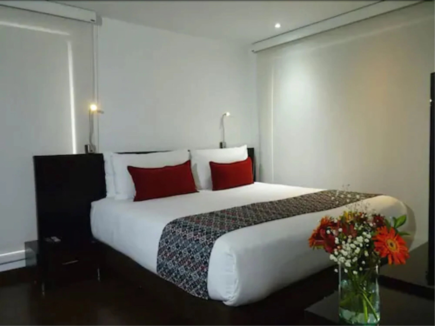 Photo - Richmond Suites Hotel