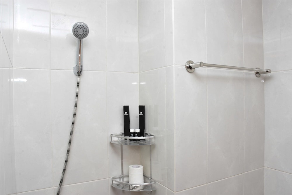 Elegant And Nice Studio At Evenciio Margonda Apartment