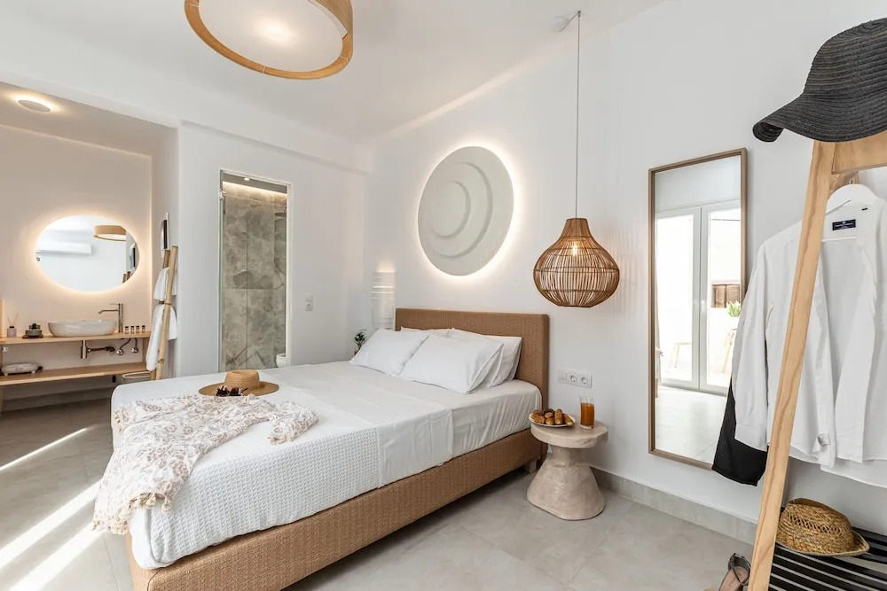 Photo - Golden Bird's