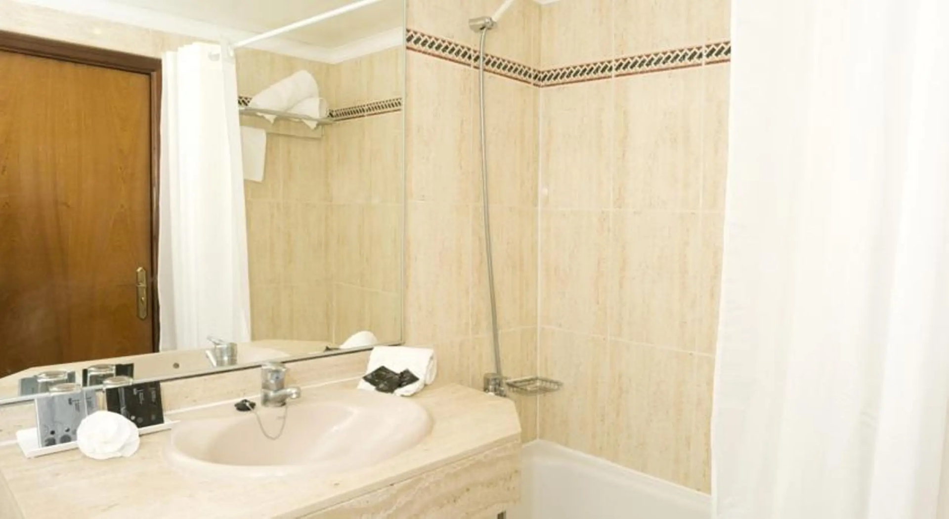 Photo - HSM Regana - Adults Only