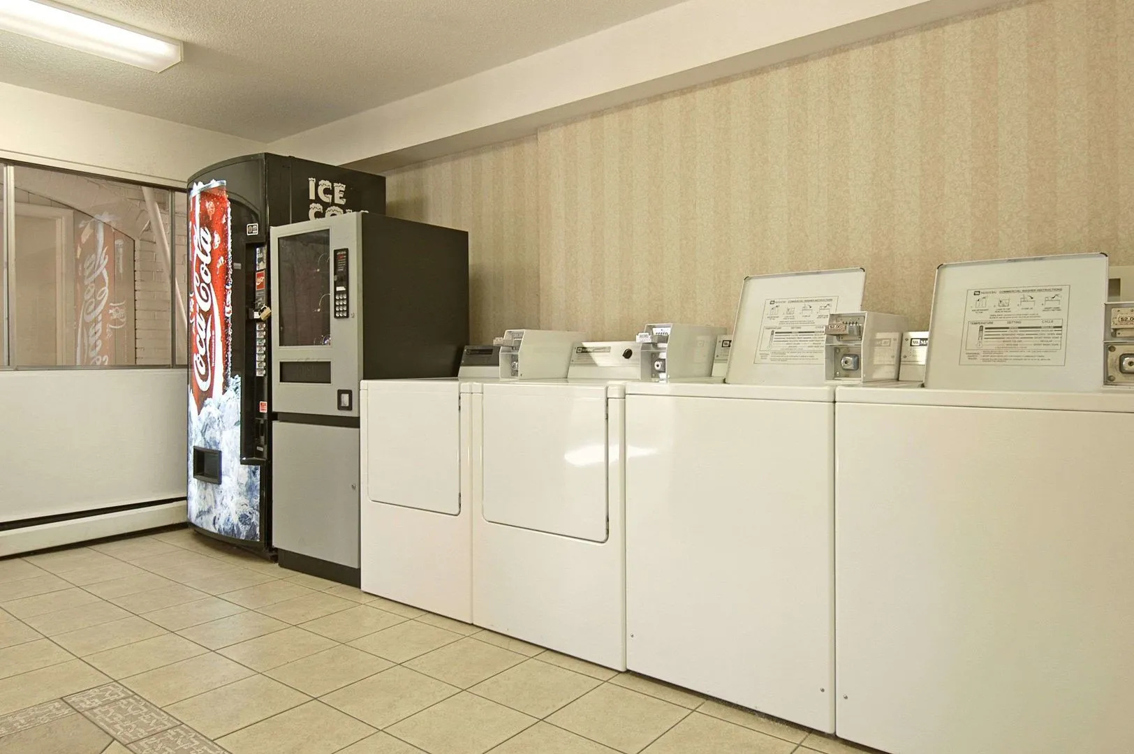 Photo - Metro Inn Calgary Northwest