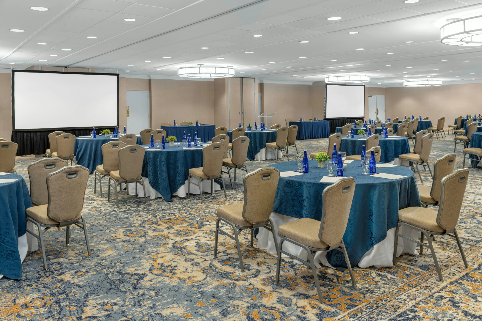 Photo - Doubletree by Hilton McLean Tysons