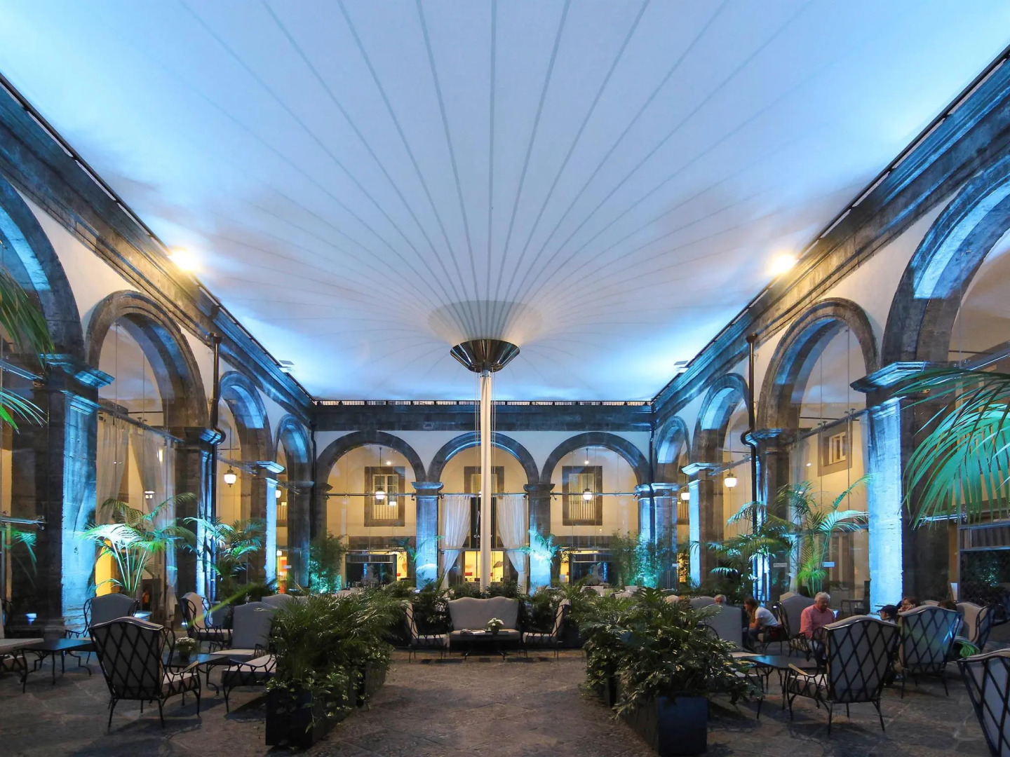 Foto - Palazzo Caracciolo Naples