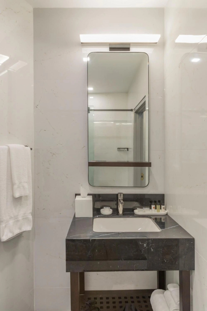 Photo - Broadway Plaza Hotel