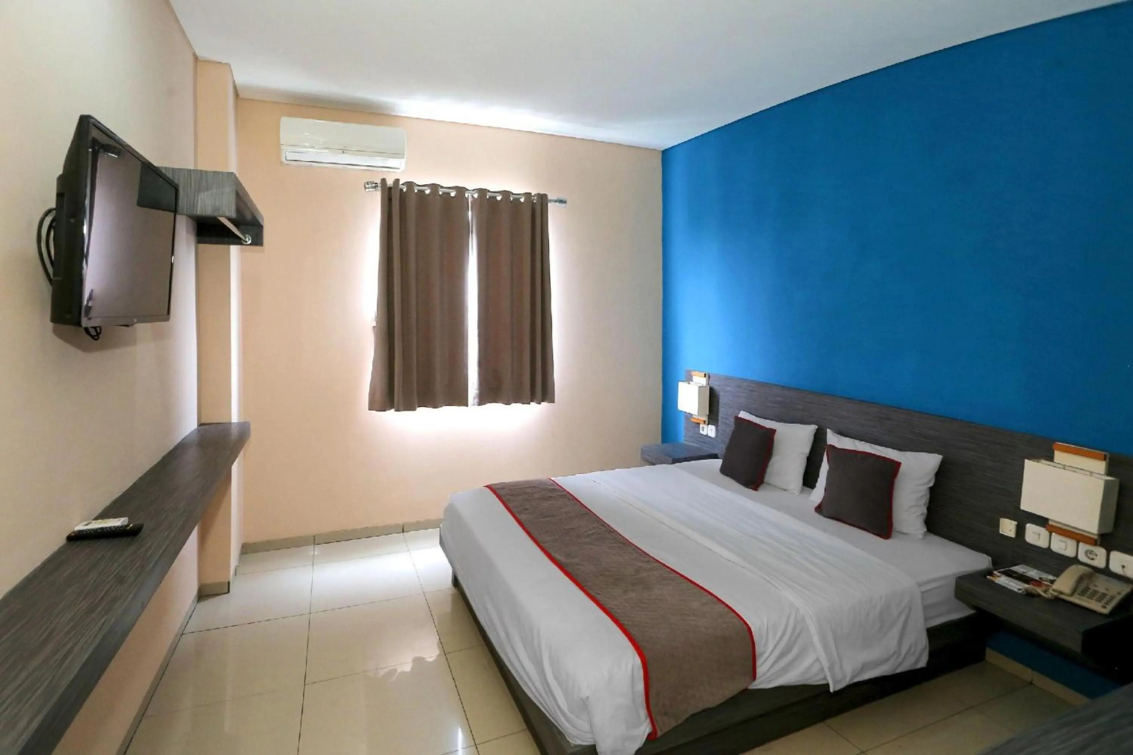 Foto - Super Oyo Townhouse Oak Hotel Fiducia Pondok Gede