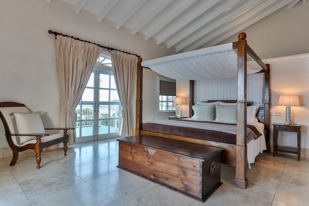 Cayman Villa - Contemporary 3 bedroom Villa with Stunning Ocean Views 3 Villa by RedAwning