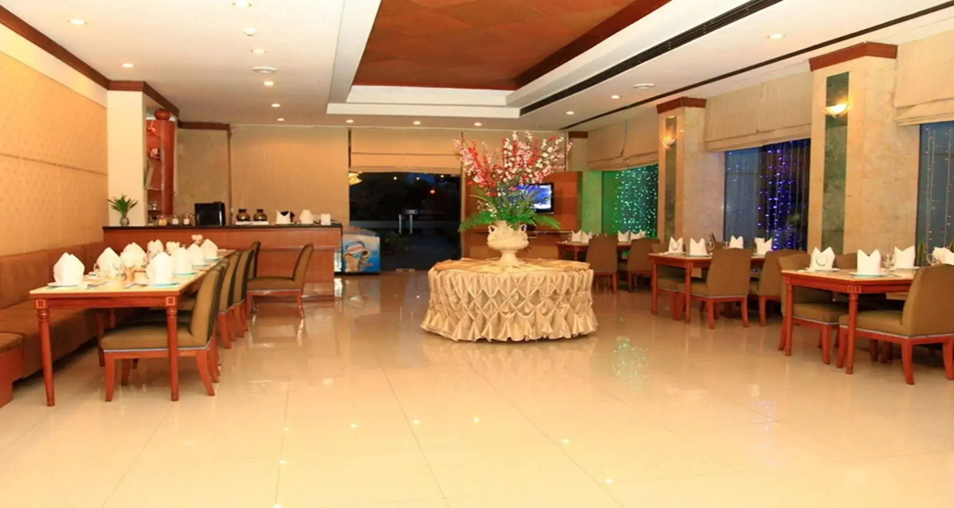 Photo - Summit Pavilion Hotel