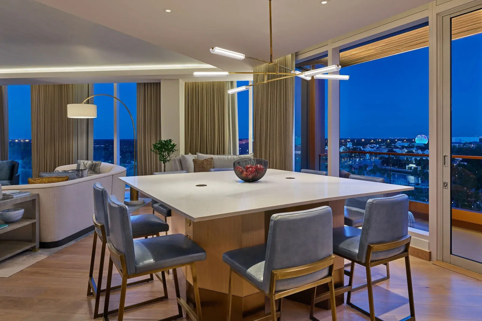 Photo - Walt Disney World Swan