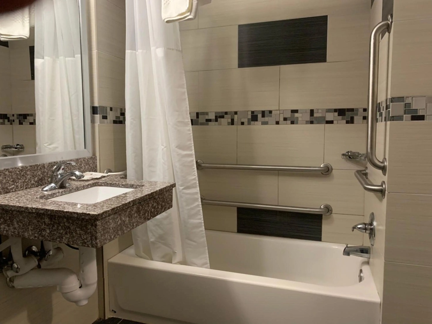 Photo - Red Carpet Inn Elmwood