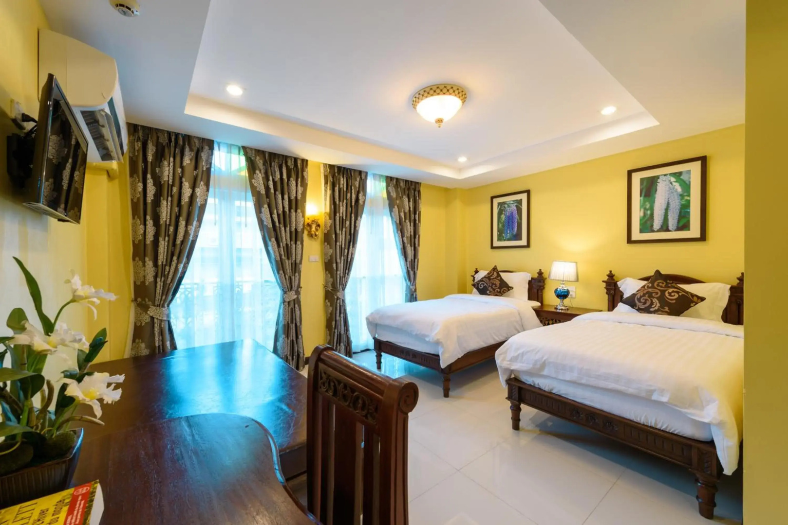 Foto - The Velvet Orchid