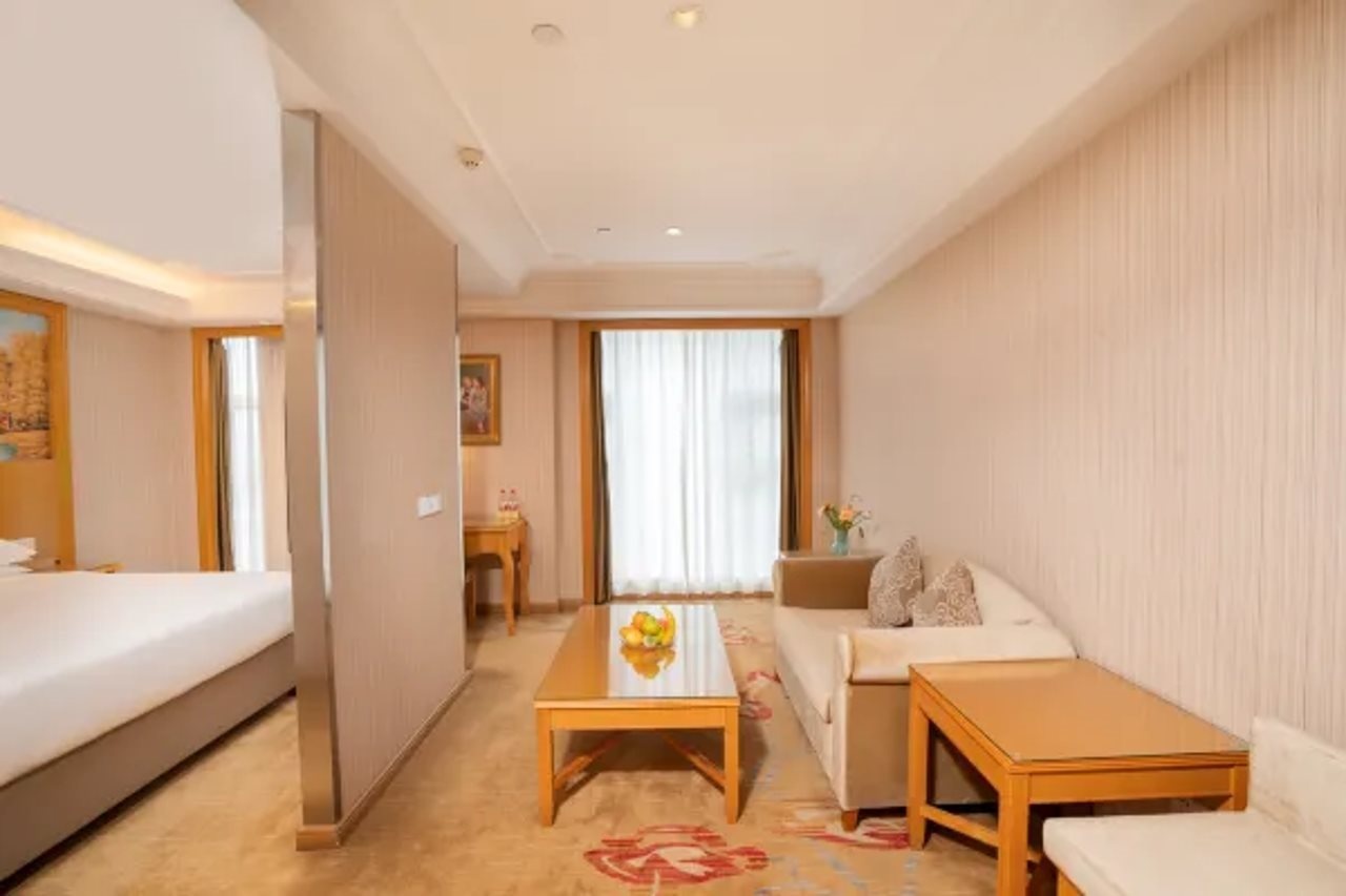 Vienna International Hotel (Tianmen Wanda Plaza Donghu Branch)