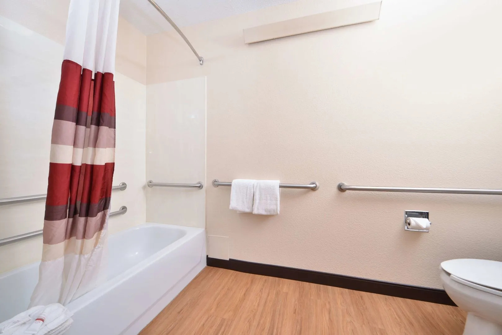 Photo - Super 8 by Wyndham Deerfield - Northbrook