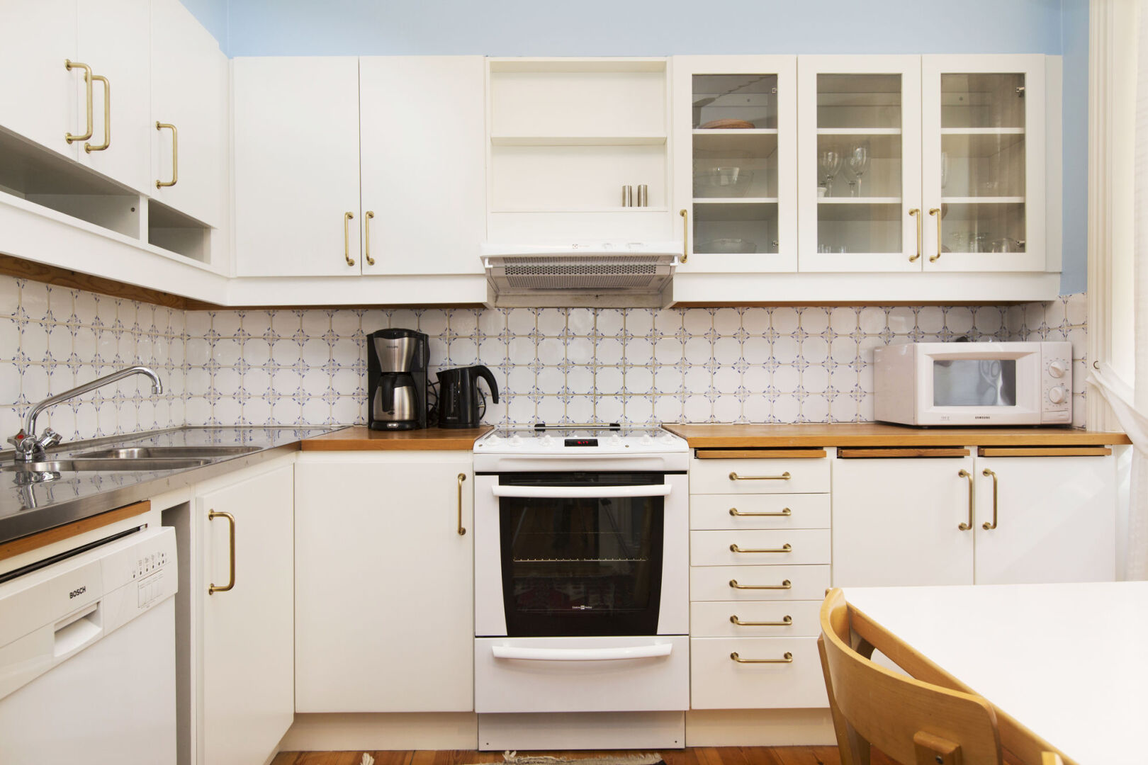 Photo - Lady Hamilton Apartments