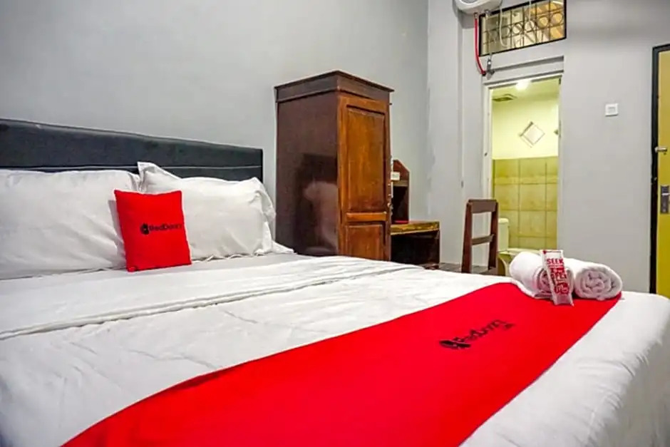 Foto - RedDoorz near Penimbangan Beach Singaraja