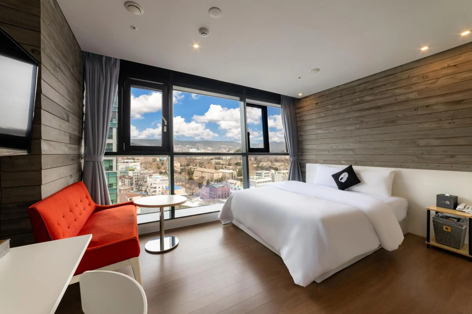 Photo - The Riverside Hotel