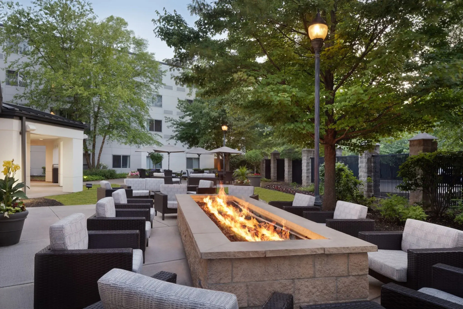 Photo - Courtyard Edison Woodbridge