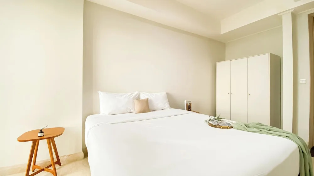Cozy And Best Location 1Br Gold Coast Apartment