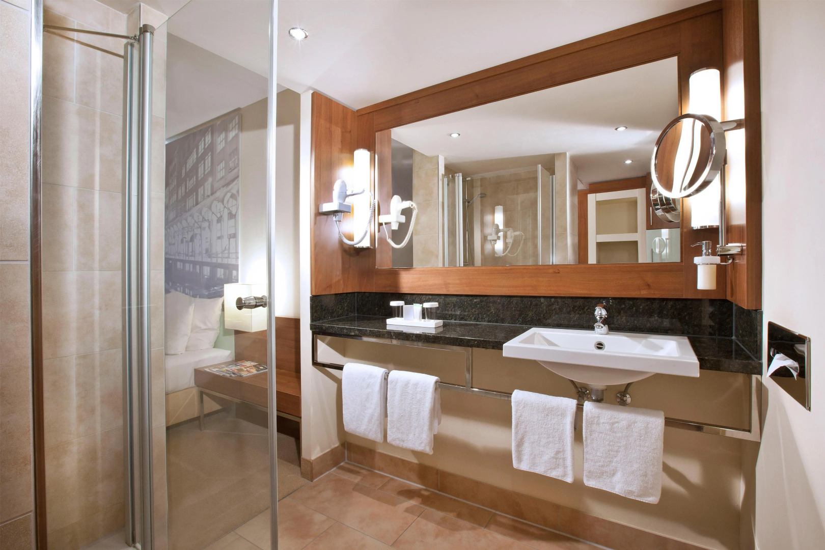 Photo - Lindner Hotel Hamburg am Michel, part of JdV by Hyatt