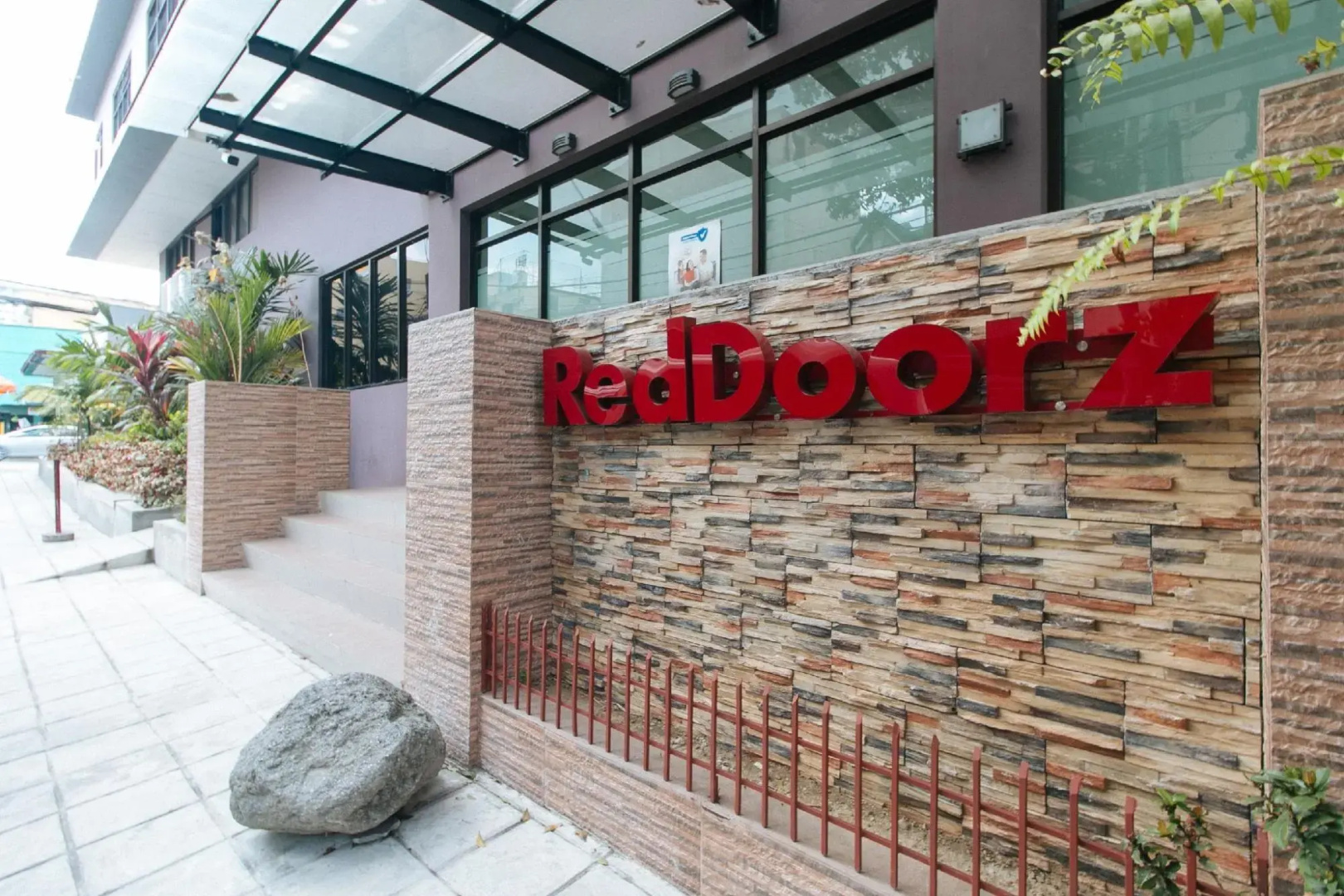Foto - RedDoorz Plus @ Evangelista Street Makati