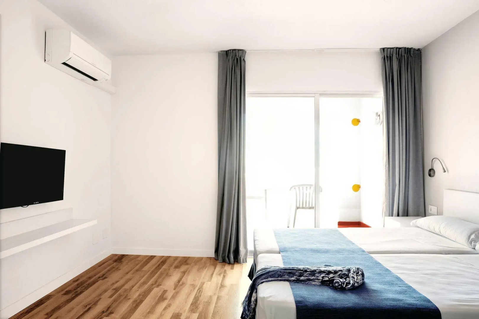 Photo - Caramelo Marina Calan Bosch - Adults Only