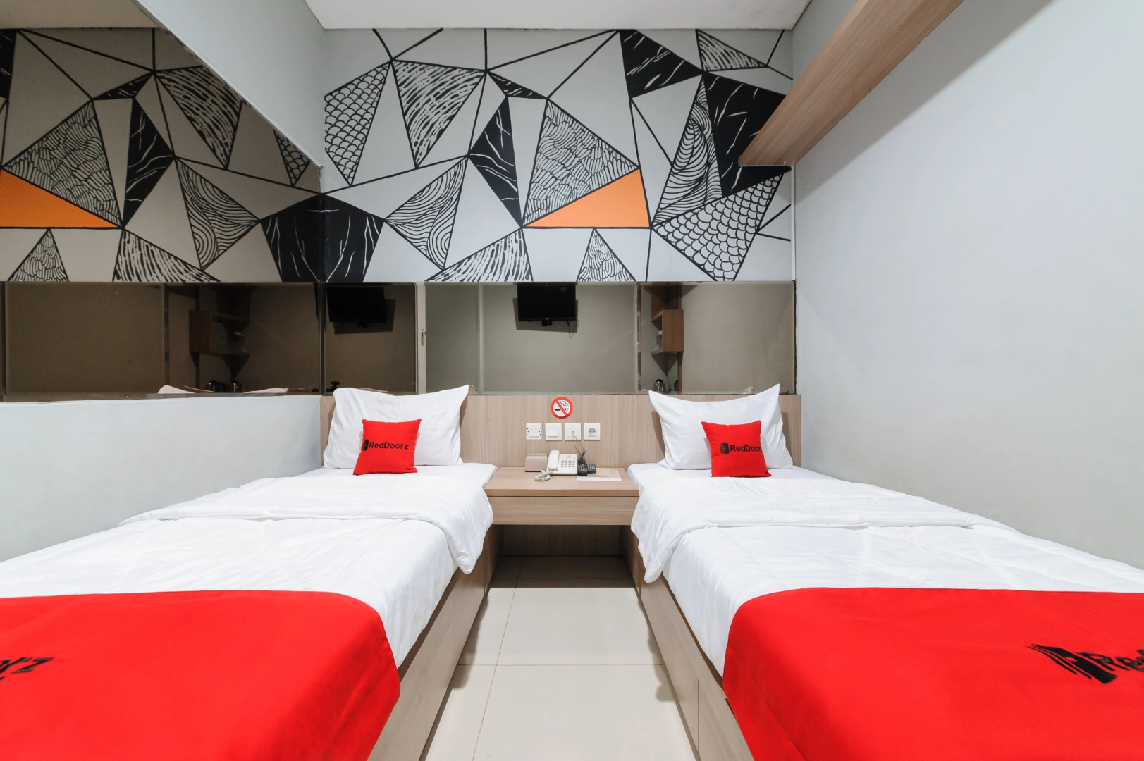 Photo - RedDoorz Plus near Grand Indonesia Jakarta