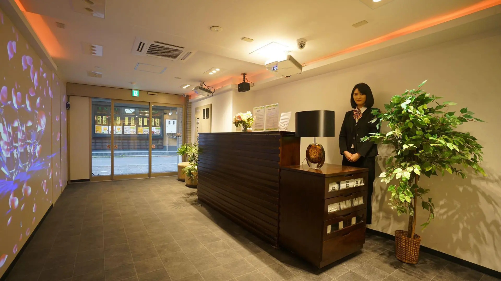 Foto - Le Tour Hotel Akihabara Ekimae 楽途ホテル秋葉原駅前店