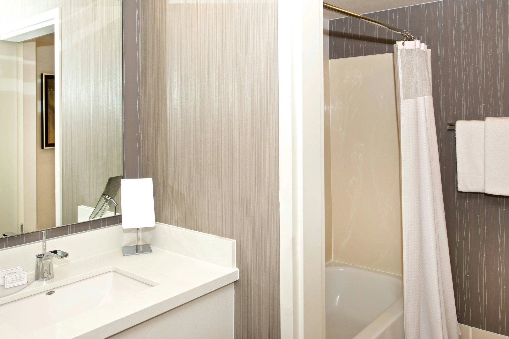Foto - Courtyard by Marriott Oakland Airport