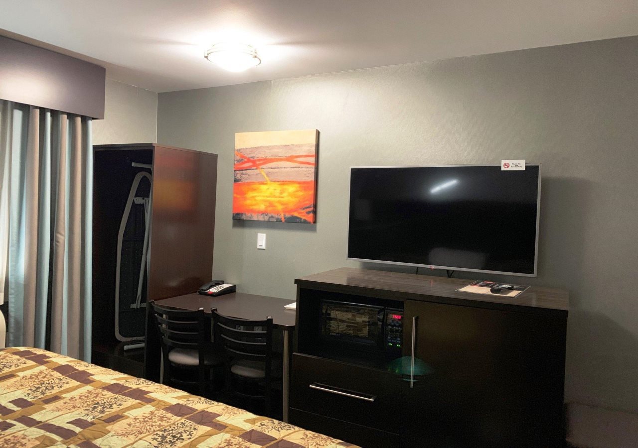 Photo - Red Carpet Inn Elmwood