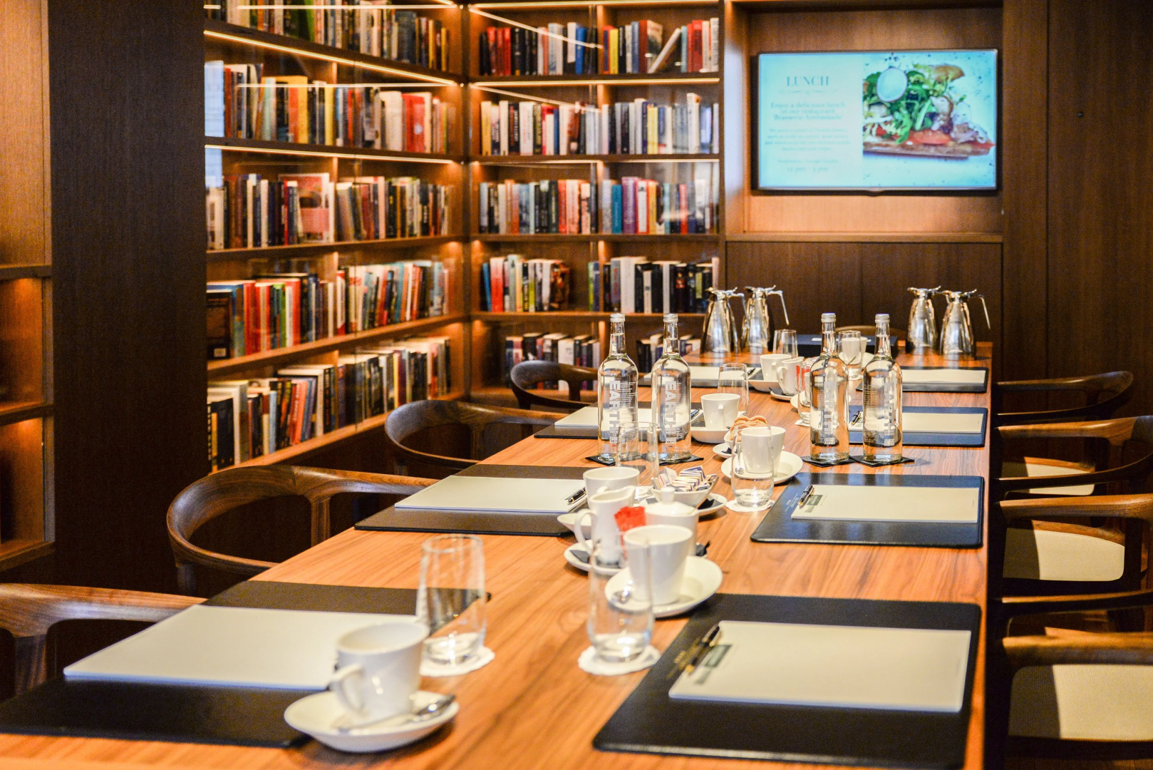 Photo - Ambassade Hotel