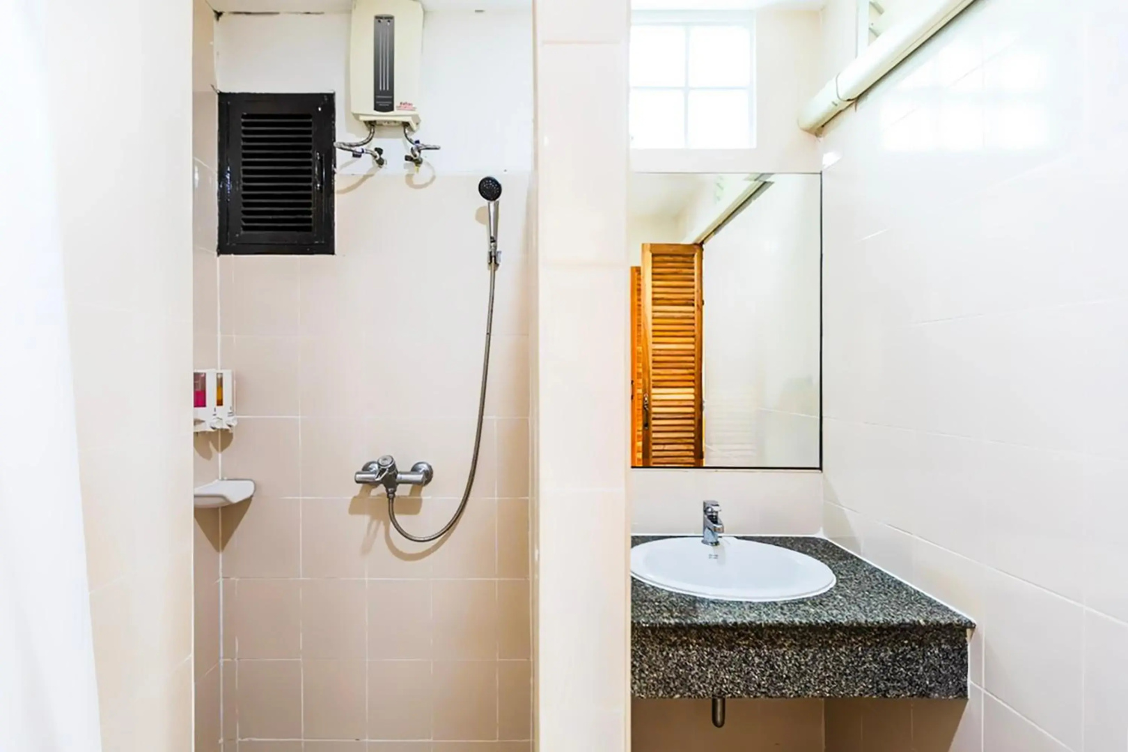 Photo - Collection O Howard Square Boutique Hotel