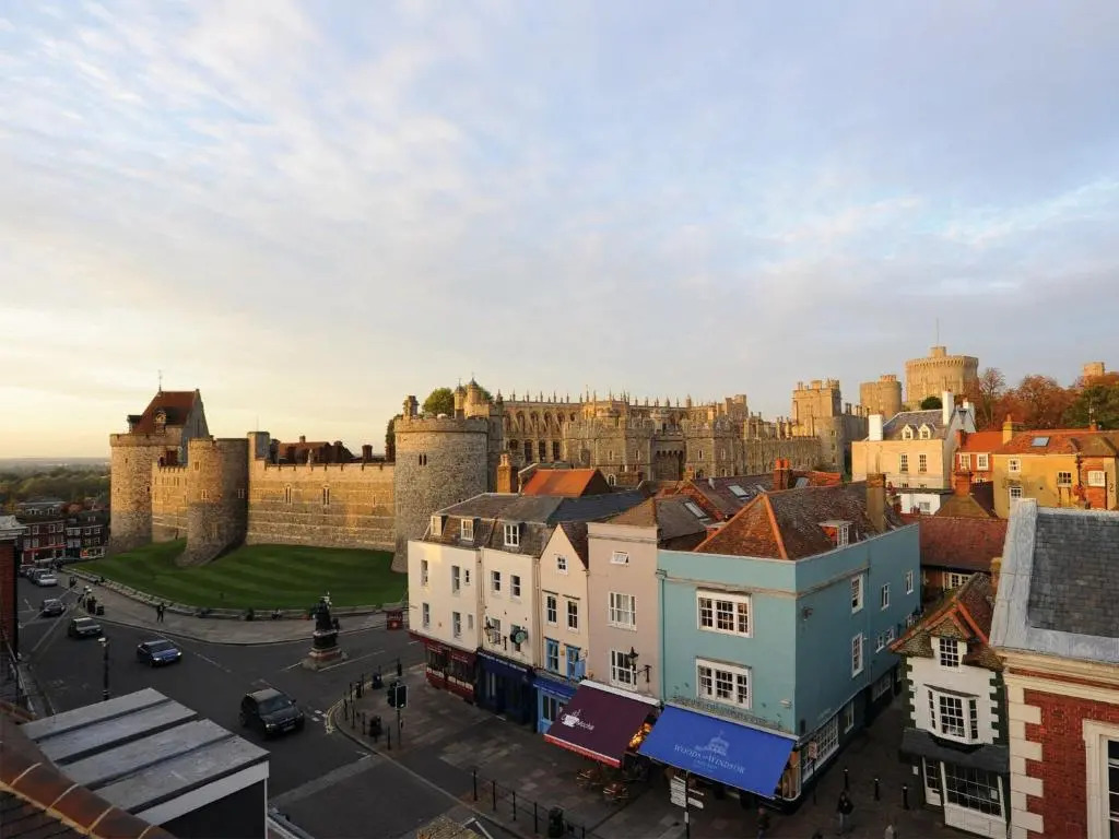 Photo - Macdonald Windsor