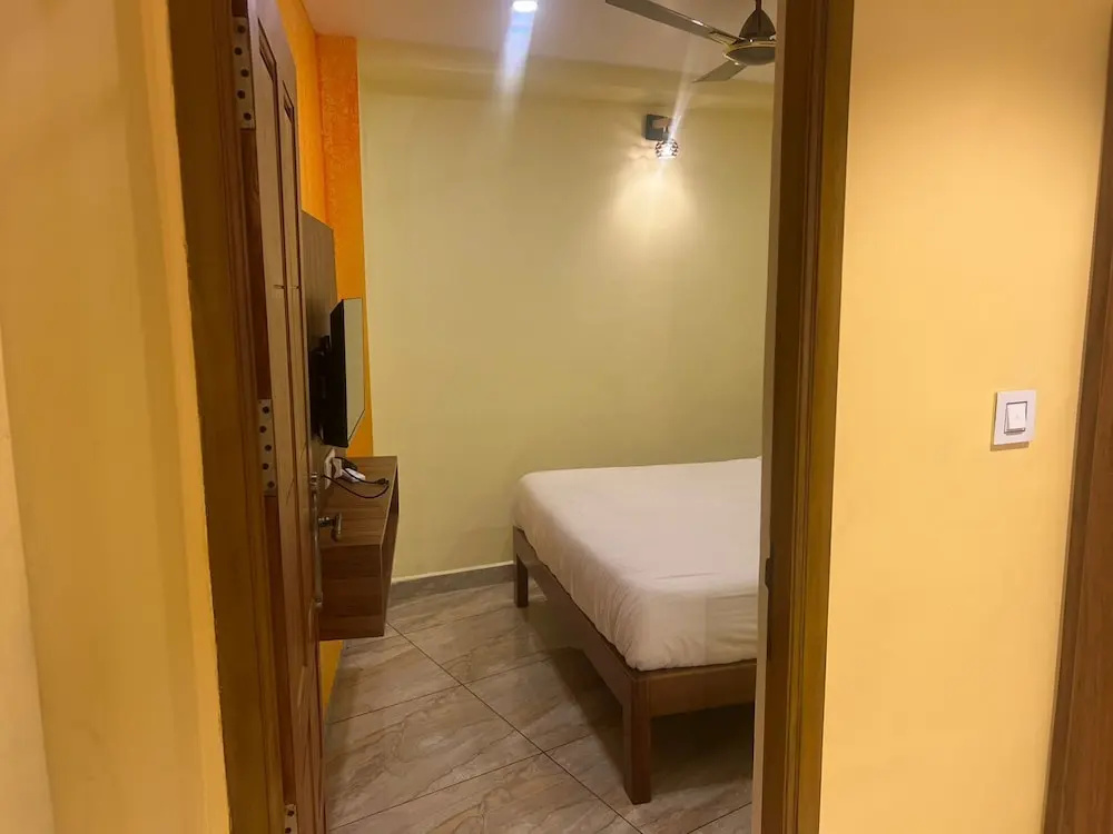 White Yellow Residency