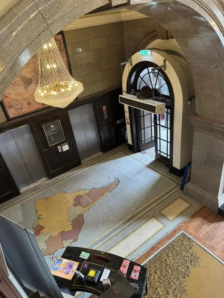 Photo - White Star Line Hotel