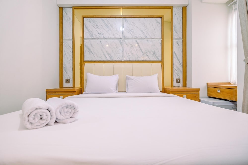 Cozy And Homey Studio Room Transpark Cibubur Apartment