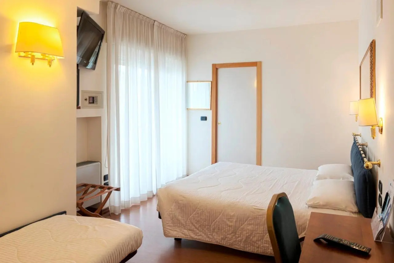 Photo - International Hotel & Suite