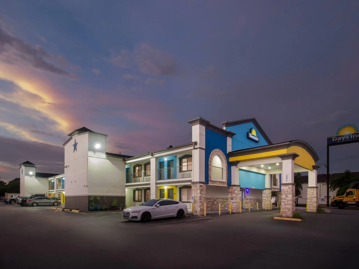 Photo - Days Inn by Wyndham Houston East