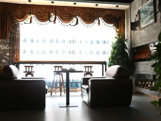 James Joyce Coffetel (Xi'an Terracotta Warriors Huaqing Pool)