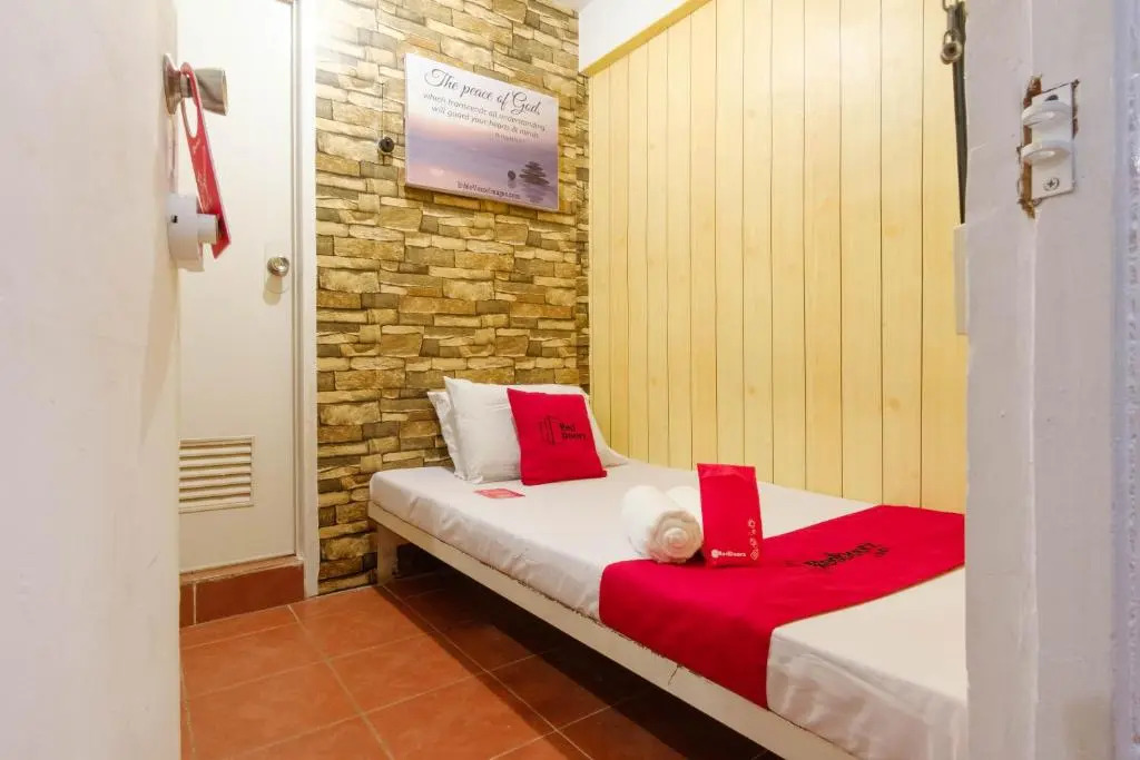 Photo - RedDoorz near OWWA Pasay