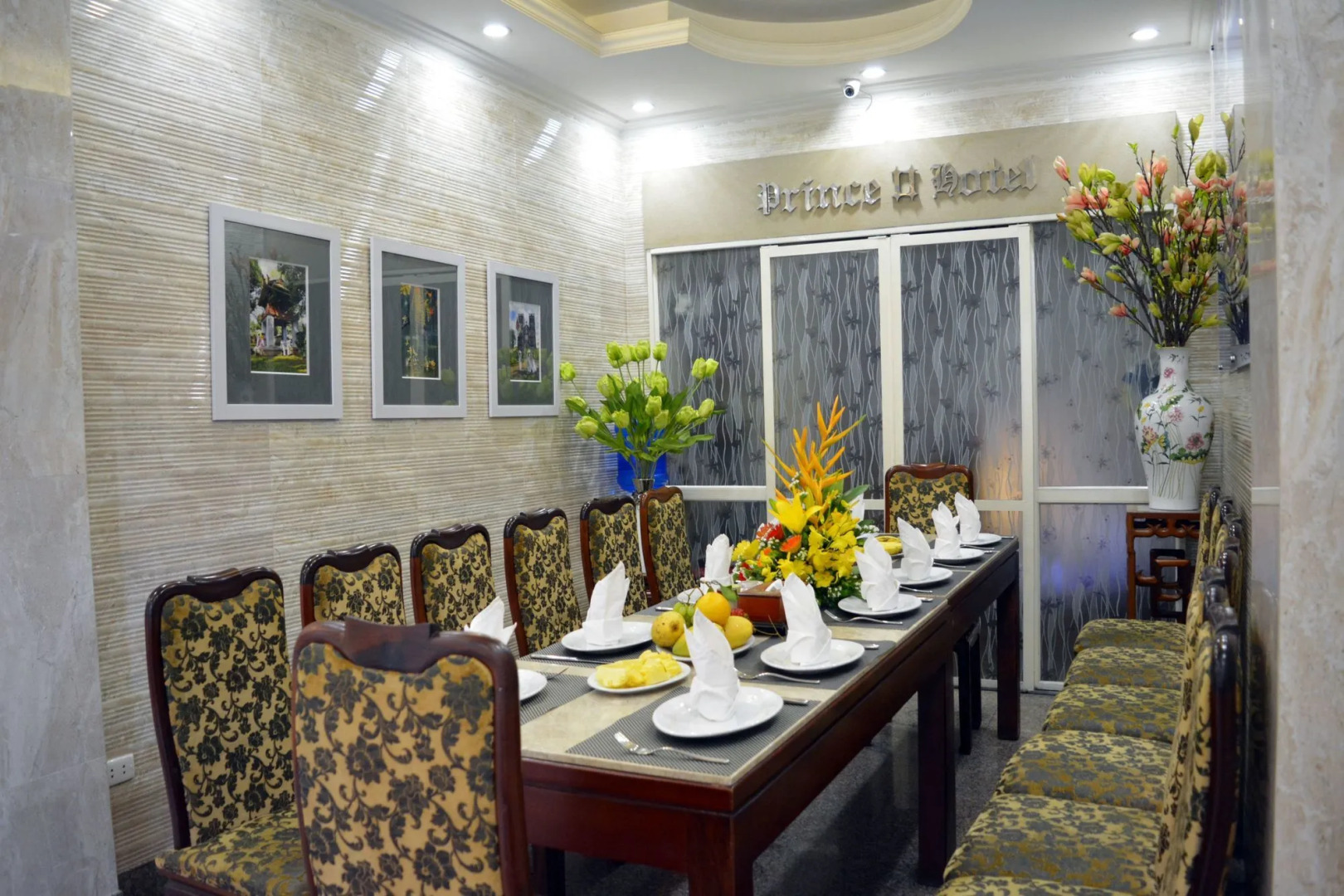 Photo - Prince II Hotel