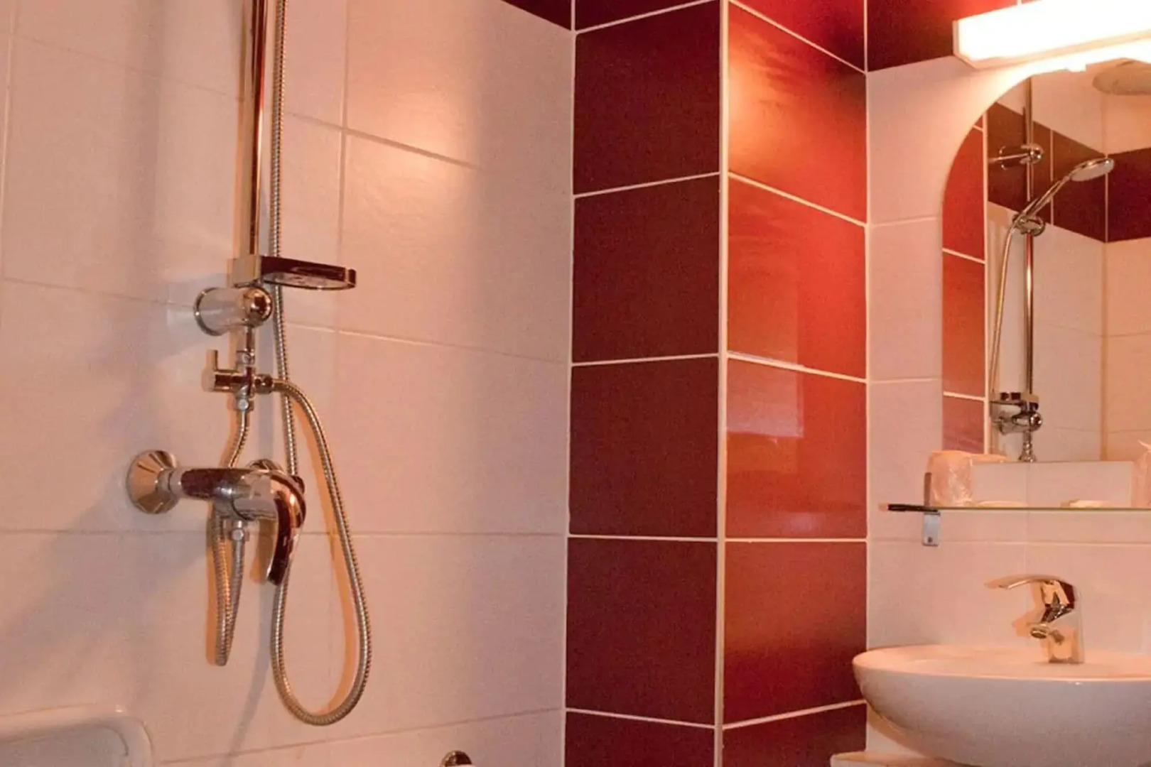 Photo - Royal Wagram