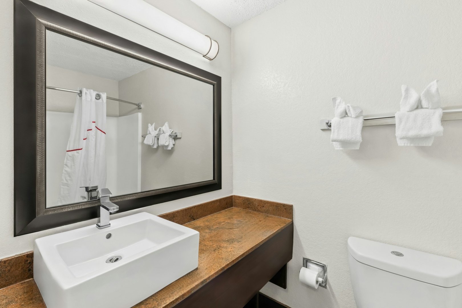 Photo - Red Roof Inn PLUS+ & Suites Atlanta Airport South