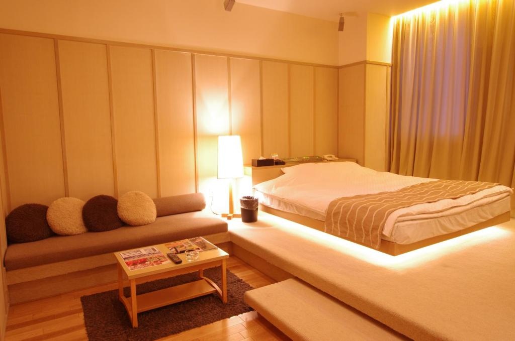 Blue Hotel Octa (Adult Only)