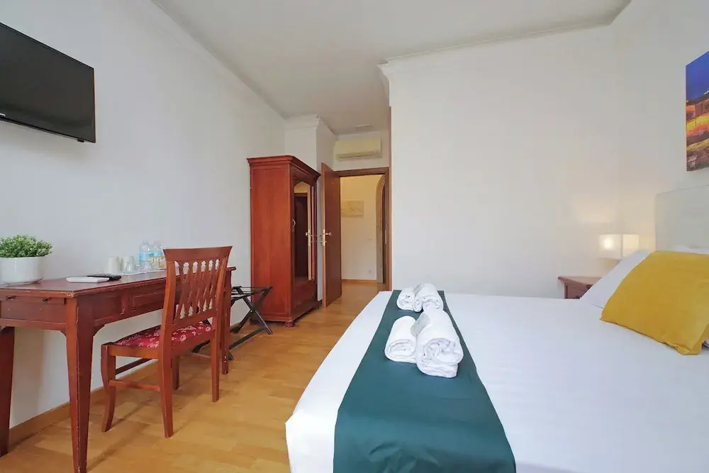 Photo - Romulus Rooms by Hostand