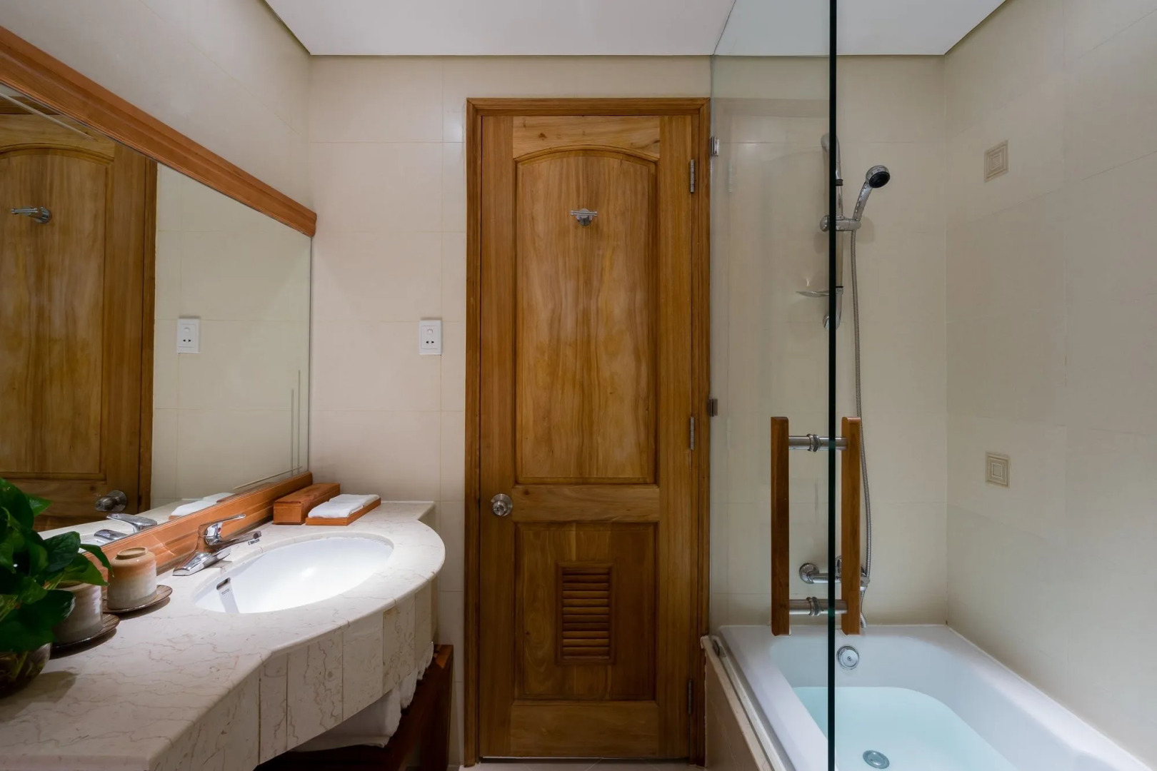 Photo - Silverland Yen Hotel