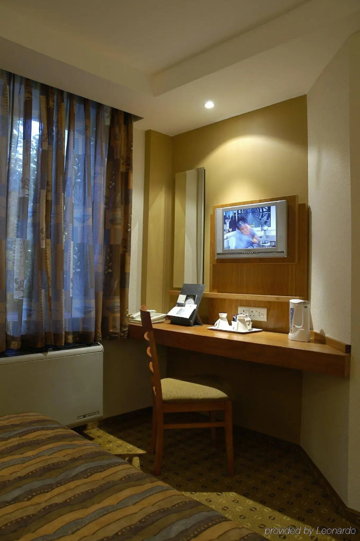 Photo - Road Lodge Sandton Grayston Drive