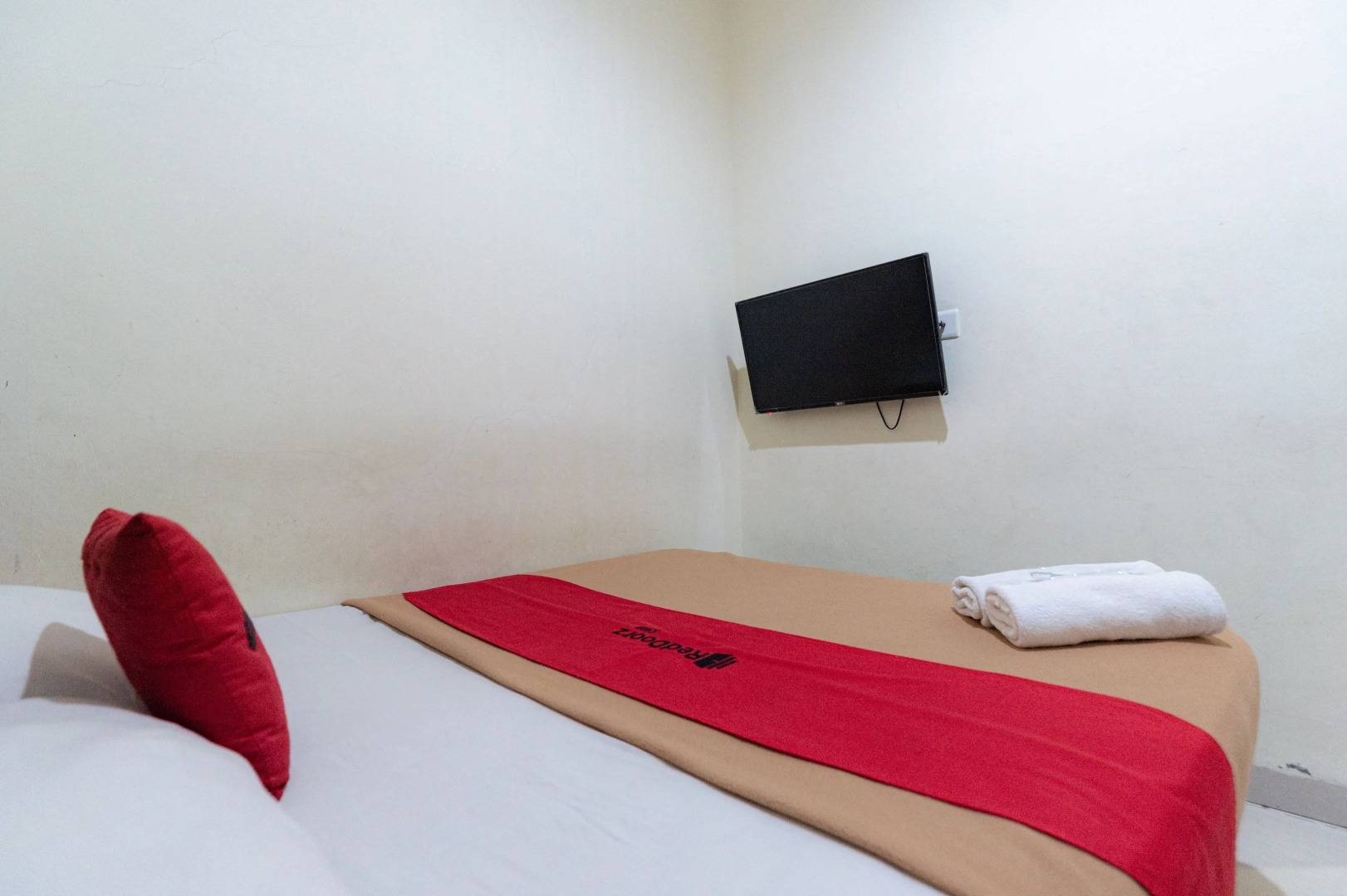 RedDoorz @ Nagoya Indah