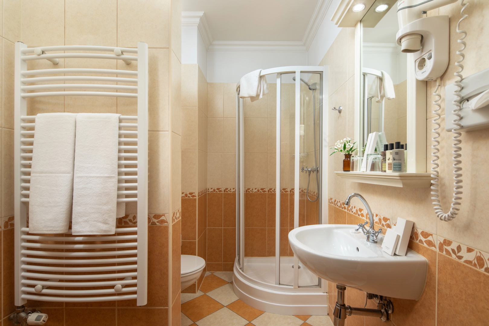 Foto - Queen's Court Hotel & Residence