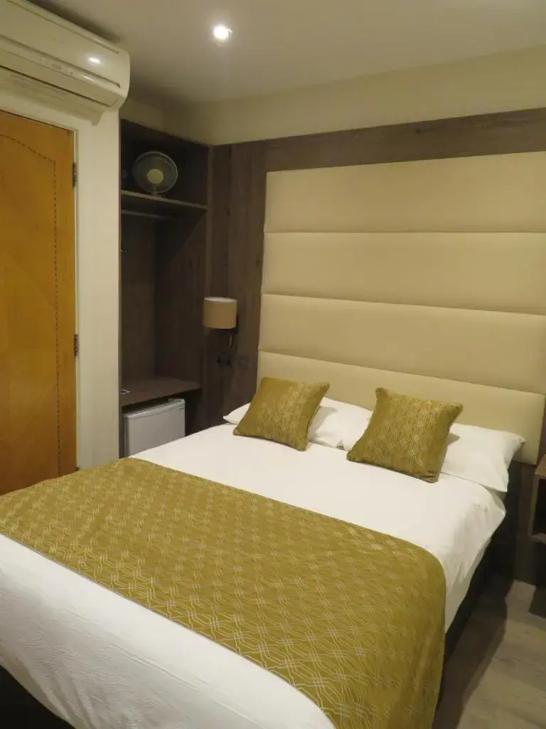 Photo - Glendale Hyde Park Hotel